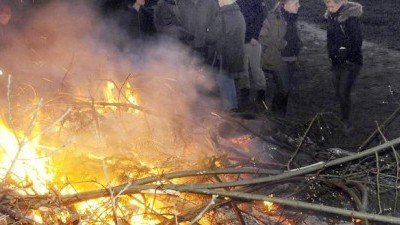 Petition gegen absurde Tradition – brennende Kaninchen krochen aus Osterfeuer in Dortmund