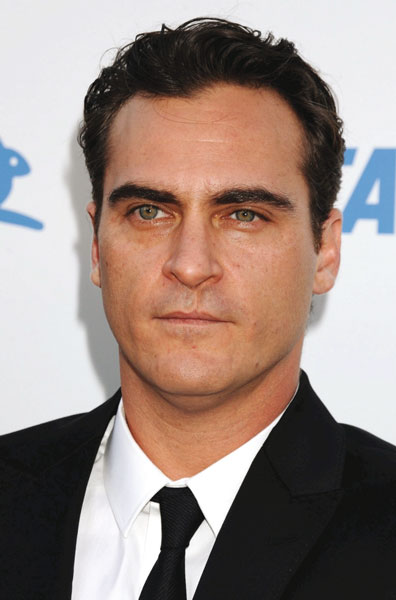 Schauspieler Joaquin Phoenix berichtet, wie Hunde zu Leder verarbeitet werden