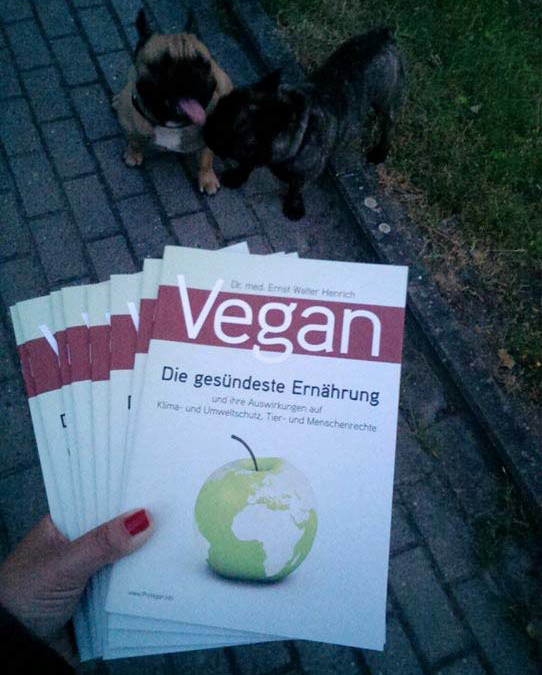 Tiere mögen die Vegan-Broschüre besonders gern :-)